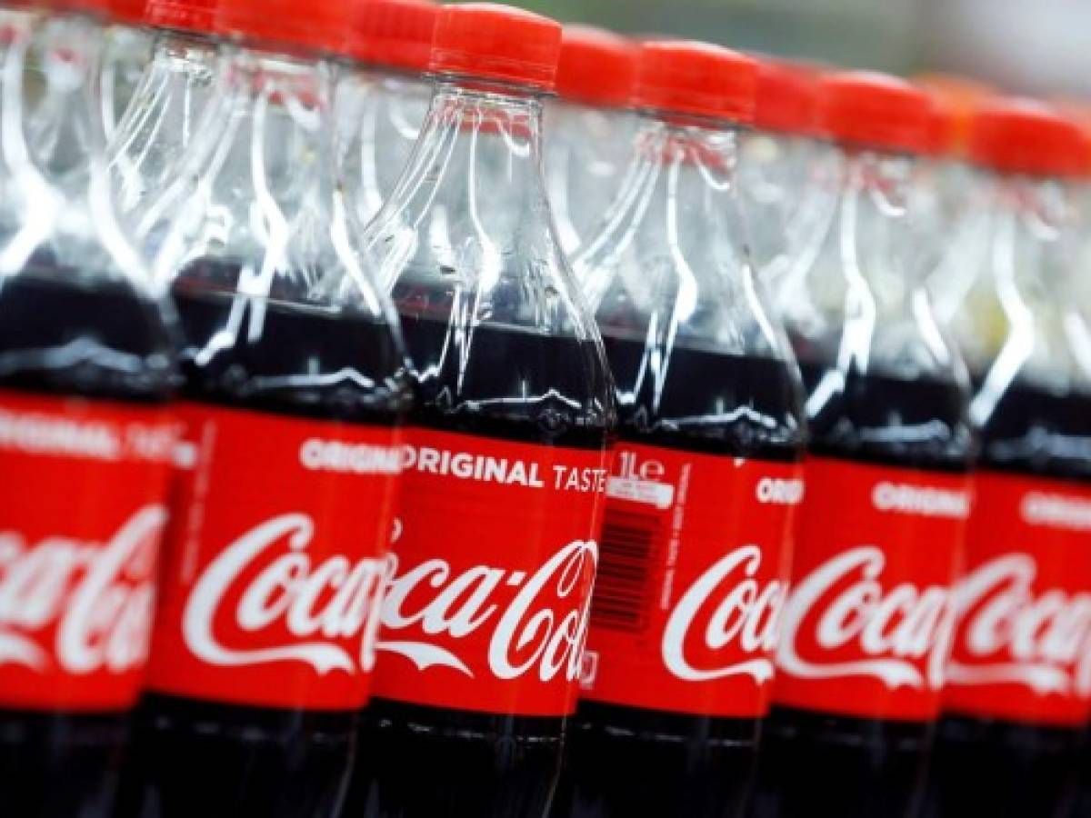 Ventas de Coca-Cola se desploman 28% por cierres de bares y restaurantes