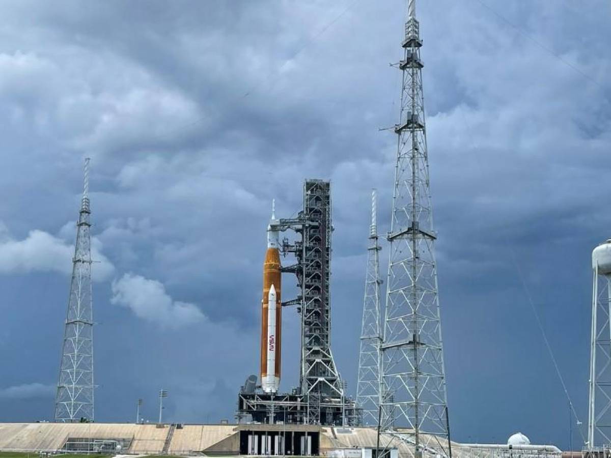 Nasa suspende lanzamiento del martes de nave a la Luna debido a tormenta