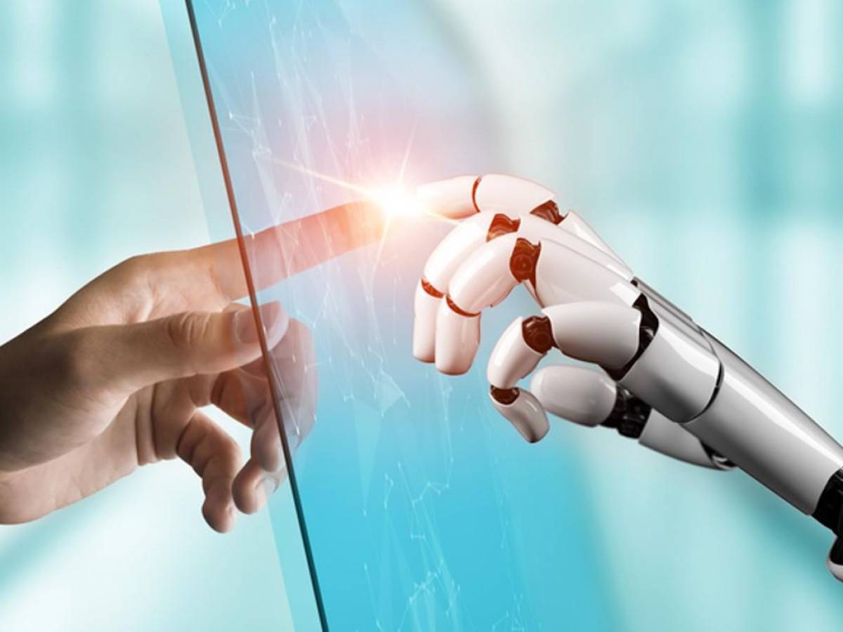 Elon Musk advierte de 'robots humanoides' en 'era de la abundancia' de IA