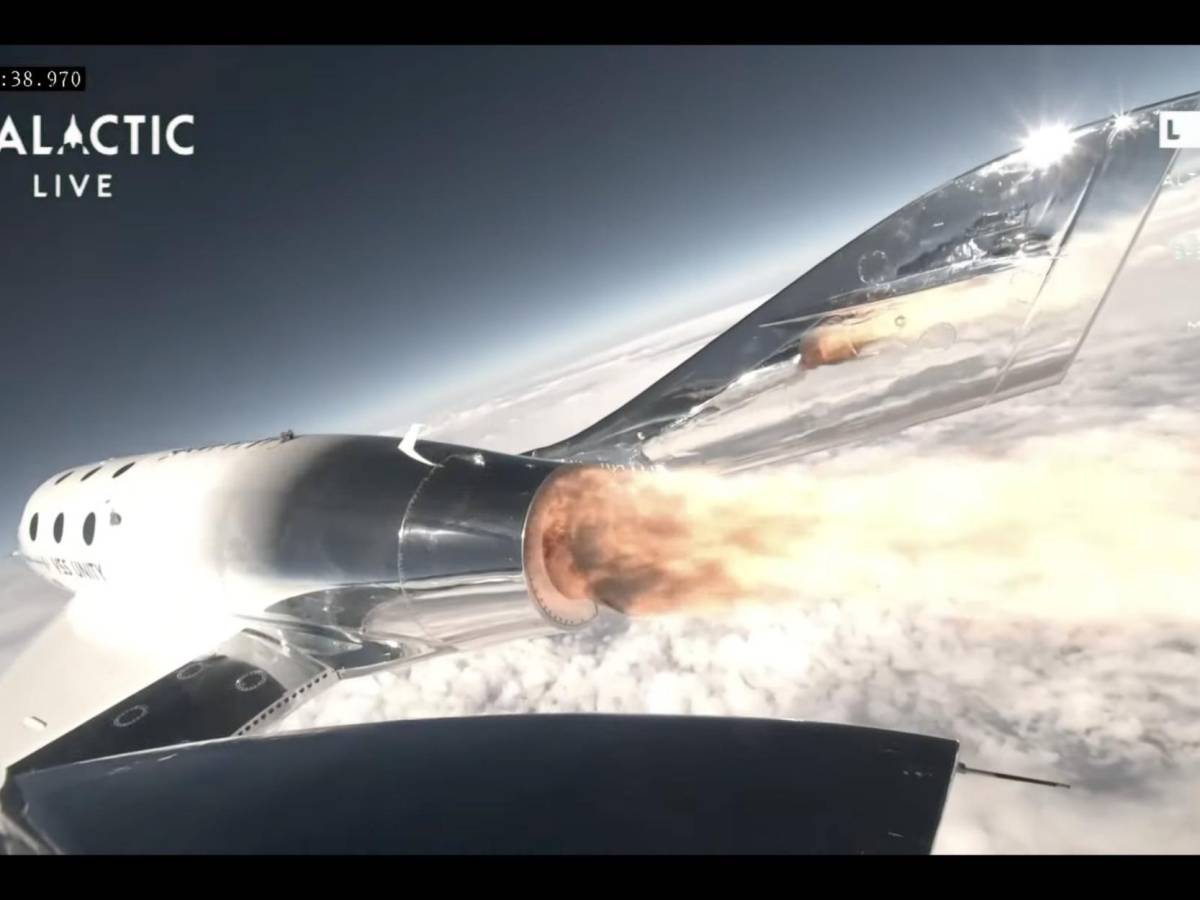 Virgin Galactic se desploma un 10 % tras su primer vuelo espacial