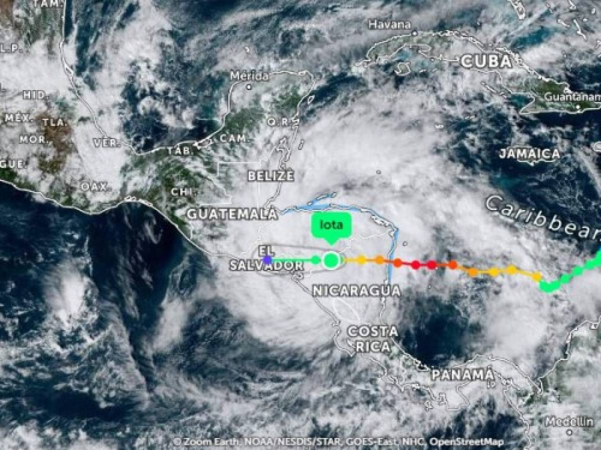 Iota se degrada a tormenta tropical causando destrozos