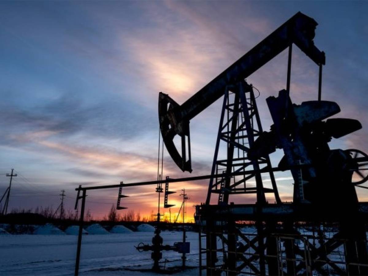 Los precios del petróleo cayeron a mínimos de mayo gracias a un nuevo desplome