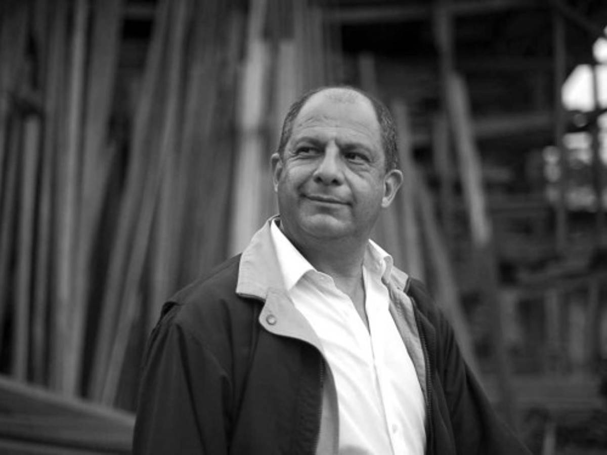 Costa Rica: el 'Solís...ta” se queda sin nota de cambio