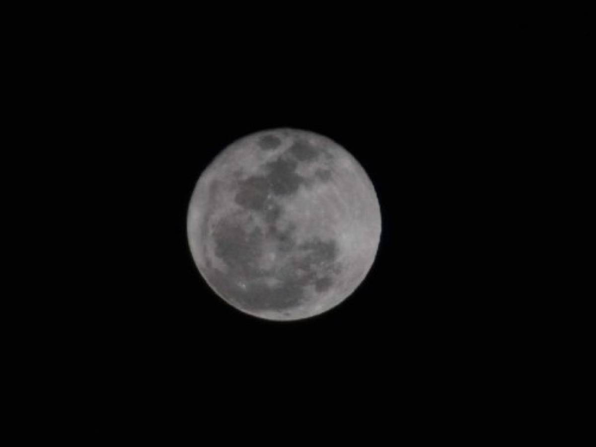 La 'Superluna' del domingo maravilló al mundo