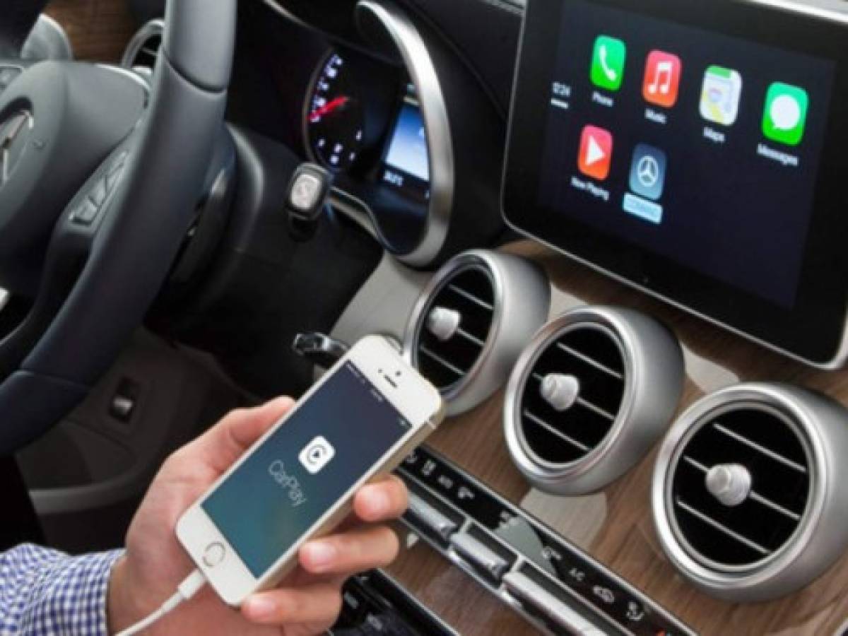 Elon Musk asegura que Apple está creando un auto eléctrico para competir con Tesla