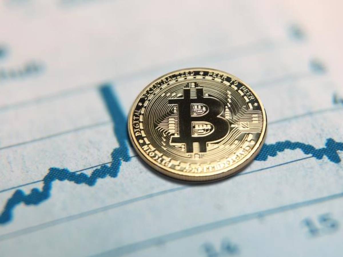 Precio del bitcoin se desploma y toca la banda de los US$25.400