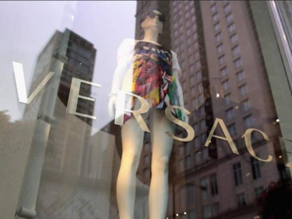 Michael Kors cierra la compra de Versace por US$2.120 millones