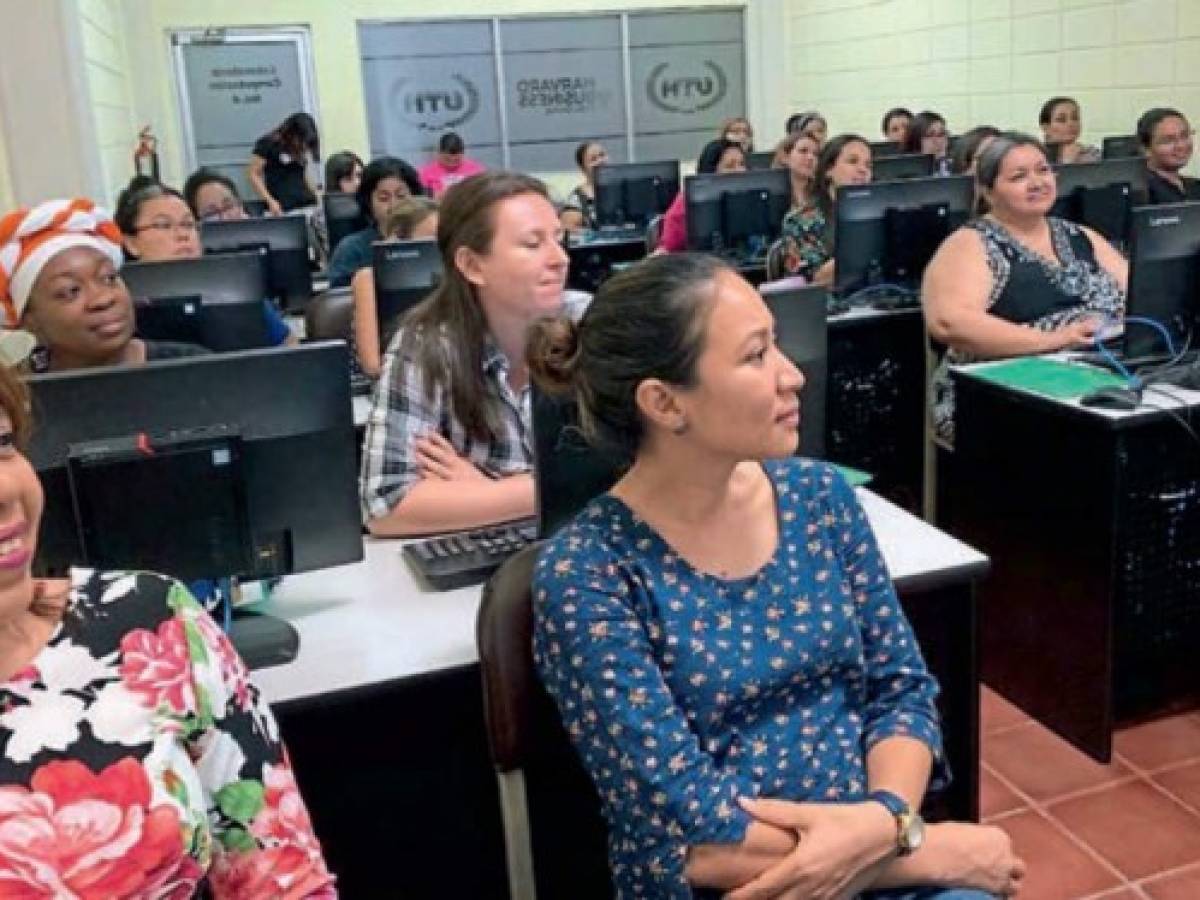 La UTH enseña a mujeres cómo hacer negocios