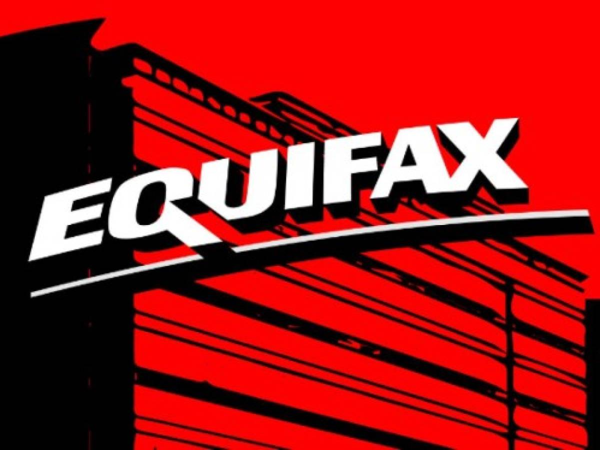 Exjefe de Equifax se disculpa por filtración masiva de datos