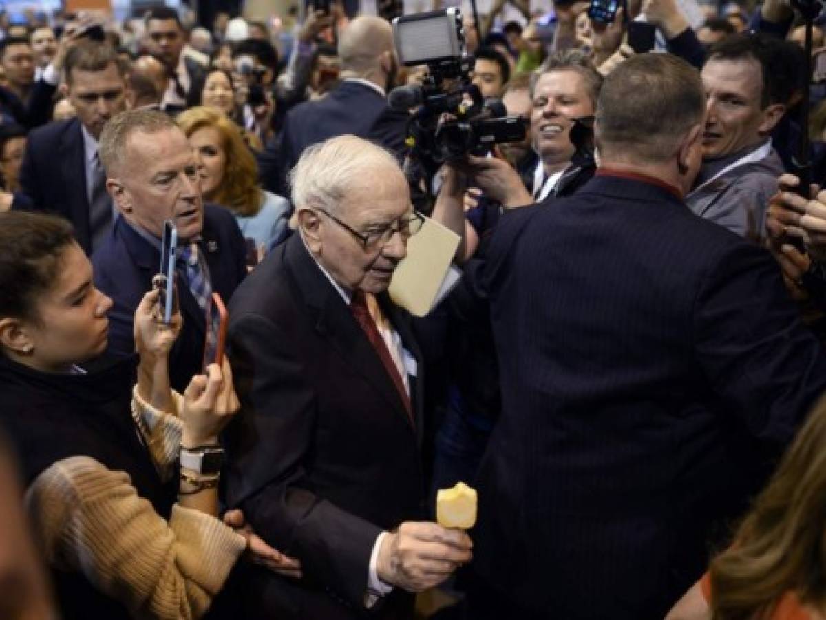 Warren Buffet inaugura asamblea general de su imperio en EEUU
