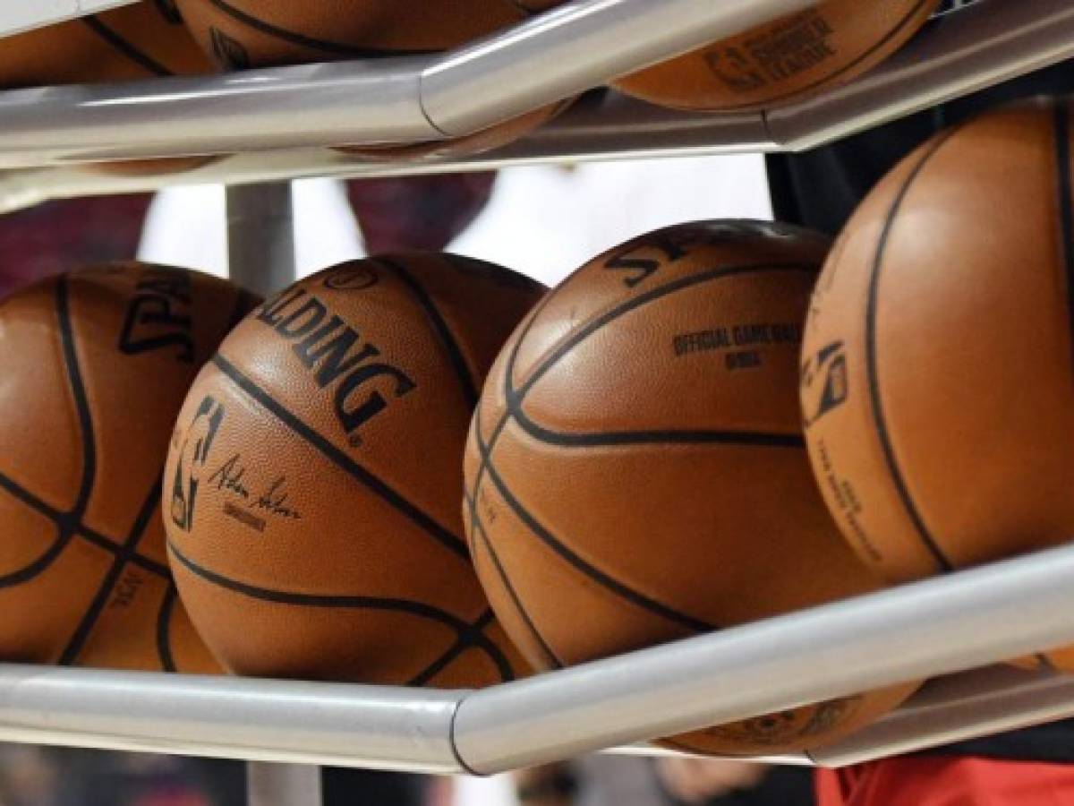 Resguardada en Disney World, la NBA relanza su temporada más incierta