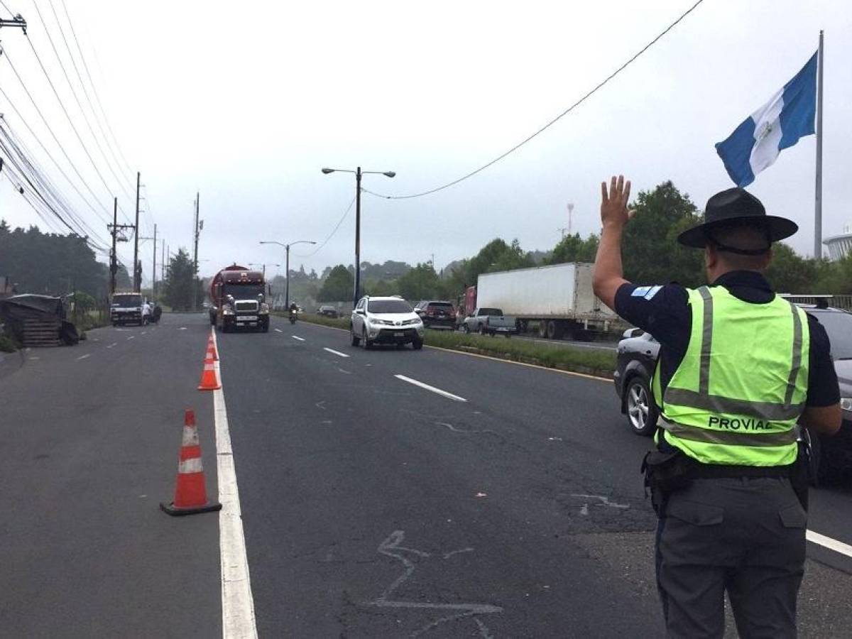 Guatemala: Alerta por grietas formadas en carretera a El Salvador