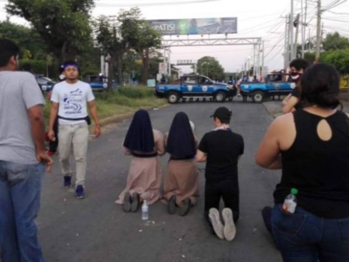 Recrudece la represión en Nicaragua: Parapolicías atacan universidad y una iglesia en Managua