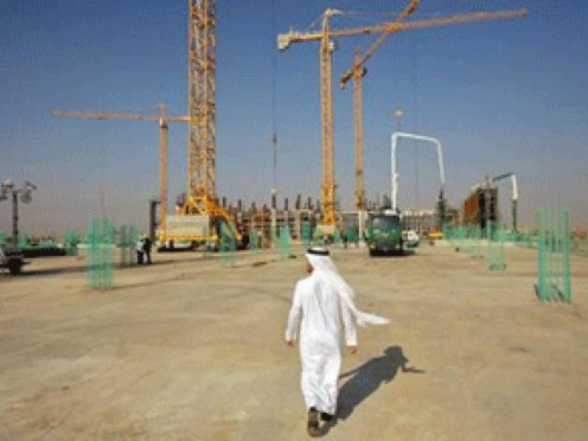 Arabia Saudita lanza plan de reforma para poder 'vivir sin petróleo'