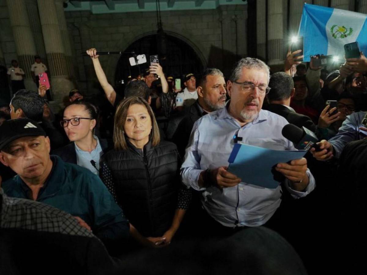 Bernardo Arévalo llega a Palacio Nacional de Guatemala y lee carta respuesta a Alejandro Giammattei