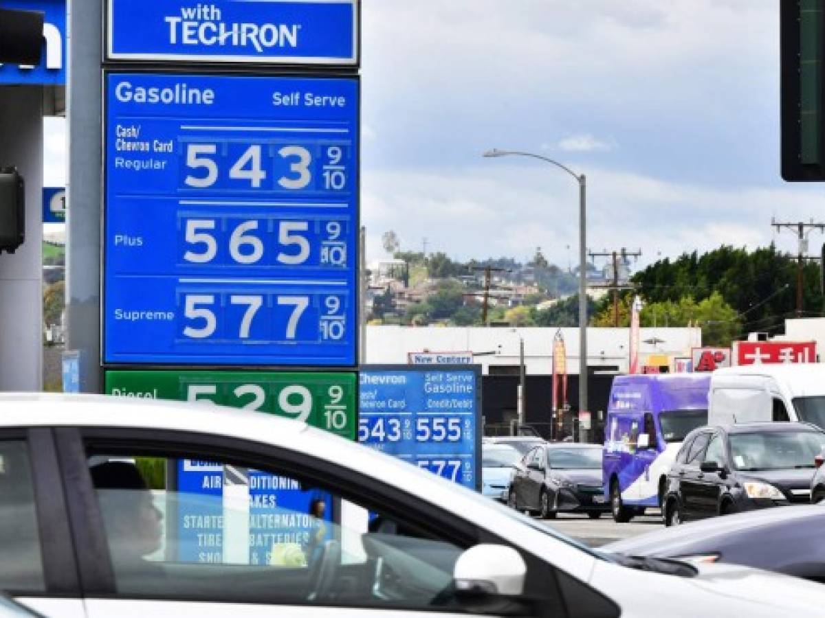 Guerra en Ucrania dispara los precios del petróleo a niveles imparables