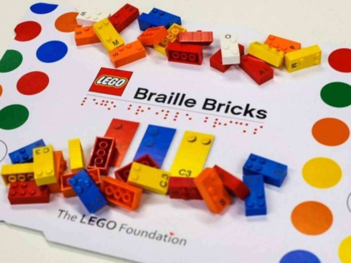 Lego adapta sus piezas al lenguaje Braille