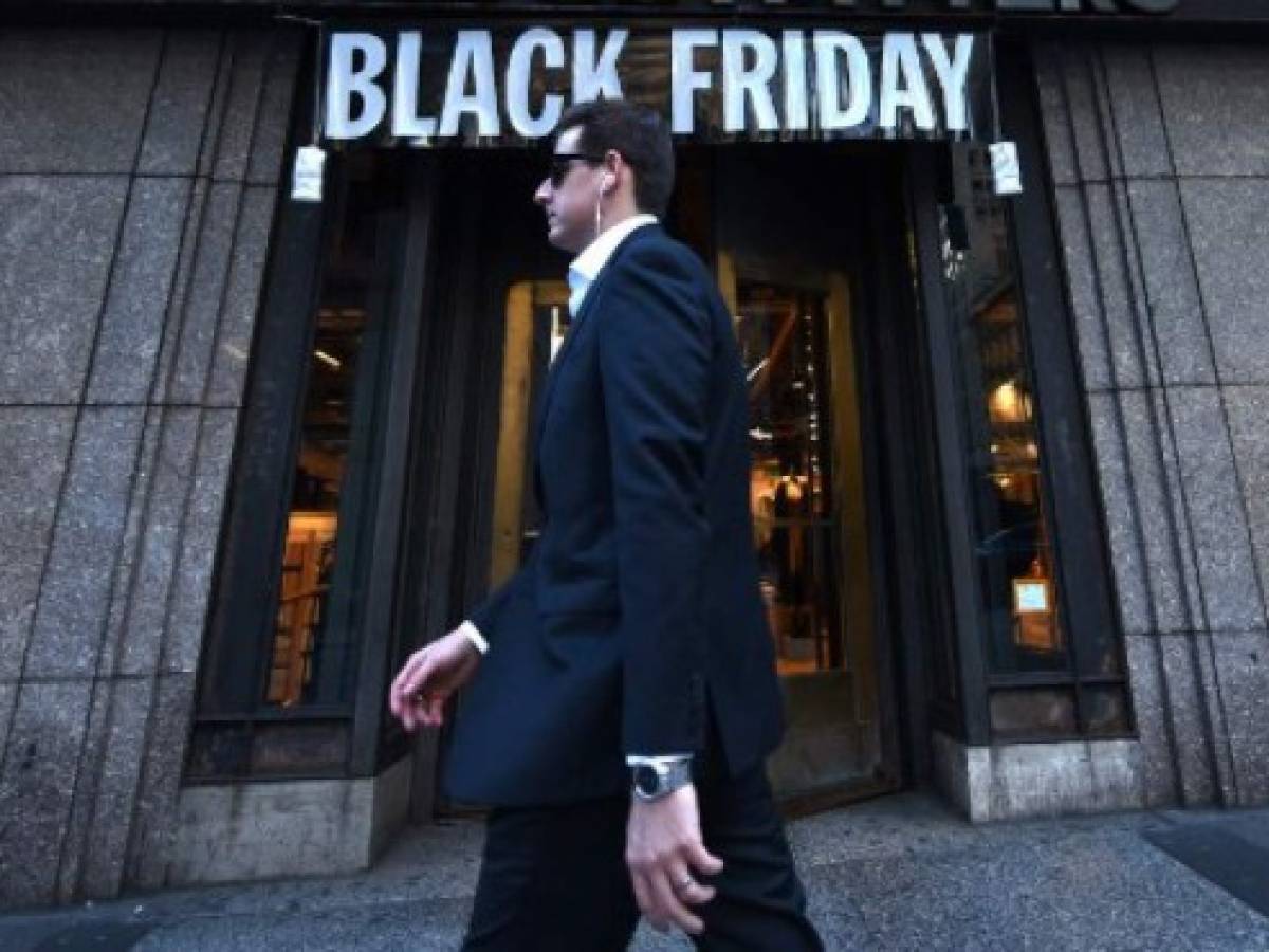 Estadounidenses se vuelcan en el 'Black Friday' aprovechando descuentos