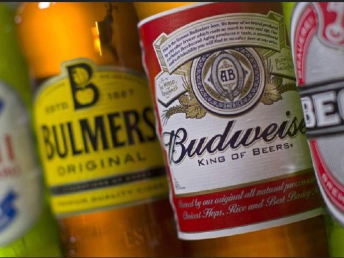 El beneficio neto de AB InBev cae un 43% en 2016