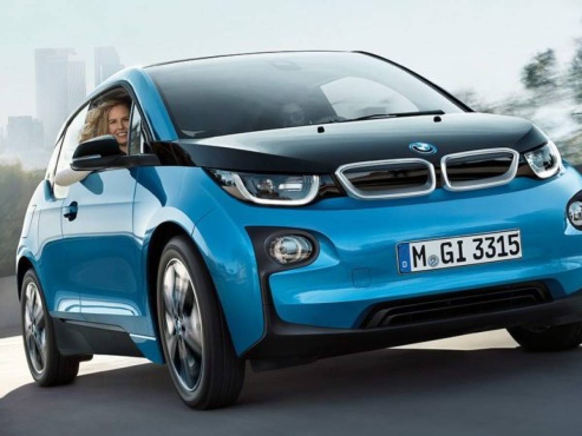 Los autos con sistemas de propulsión alternativa contaminan menos