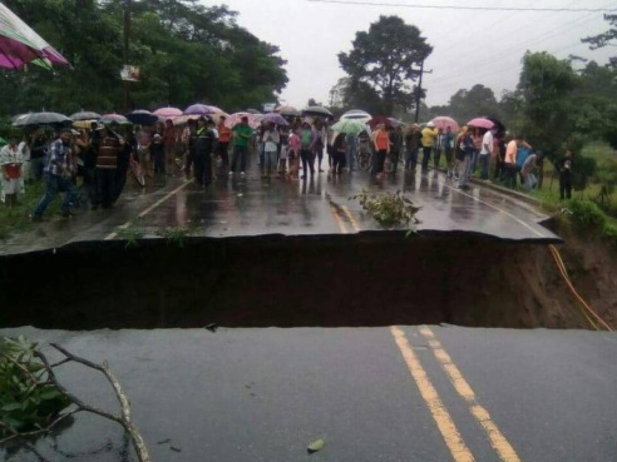 Cierran frontera Guatemala - Honduras por colapso de carretera