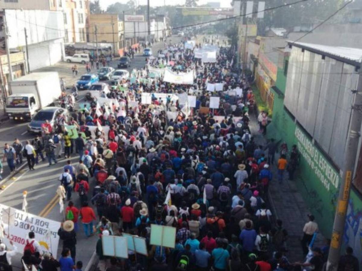 Guatemala: Indignados activan paro nacional