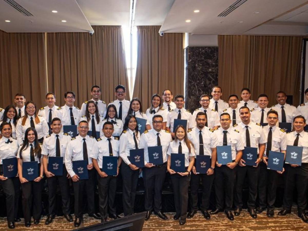 Más de 200 panameños se han graduado de pilotos en la academia ALAS