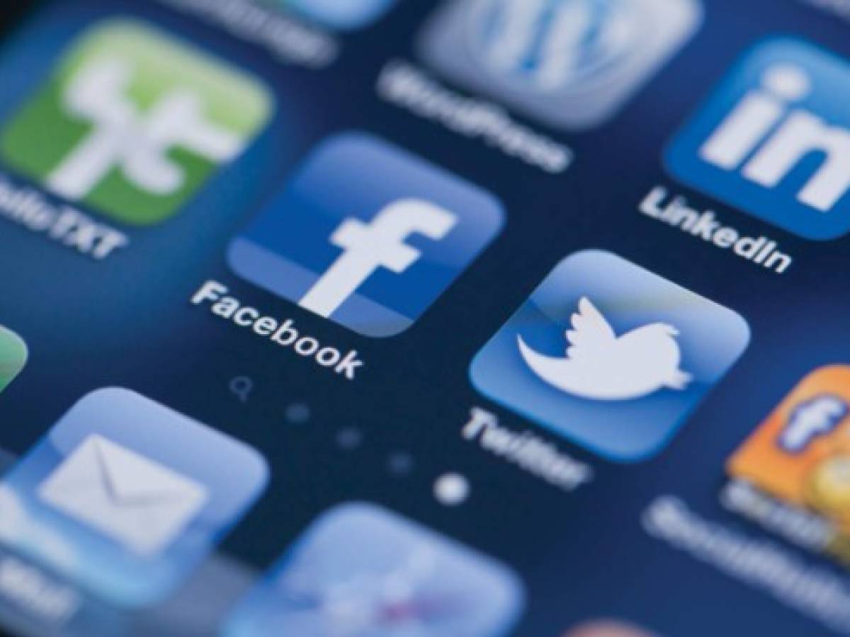 Facebook sufre problemas de conexión e informa a sus usuarios por Twitter