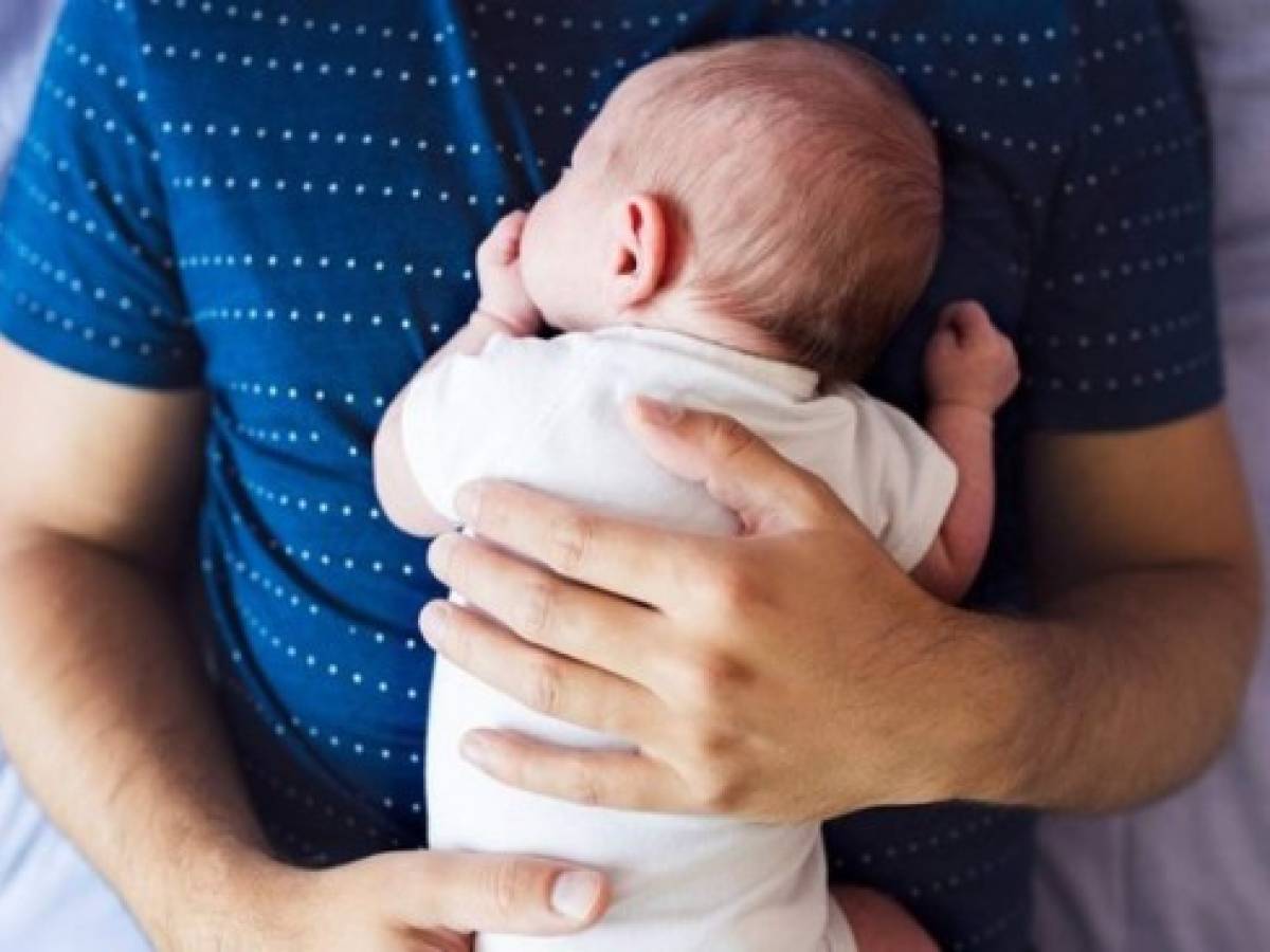 Científicos japoneses investigan el abrazo perfecto para los bebés