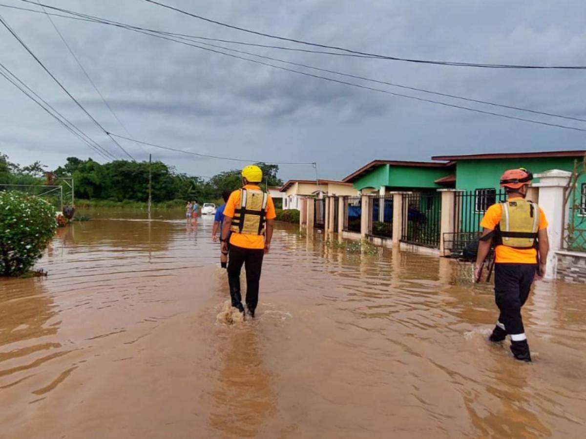 Territorio panameño bajo alerta por paso de onda tropical
