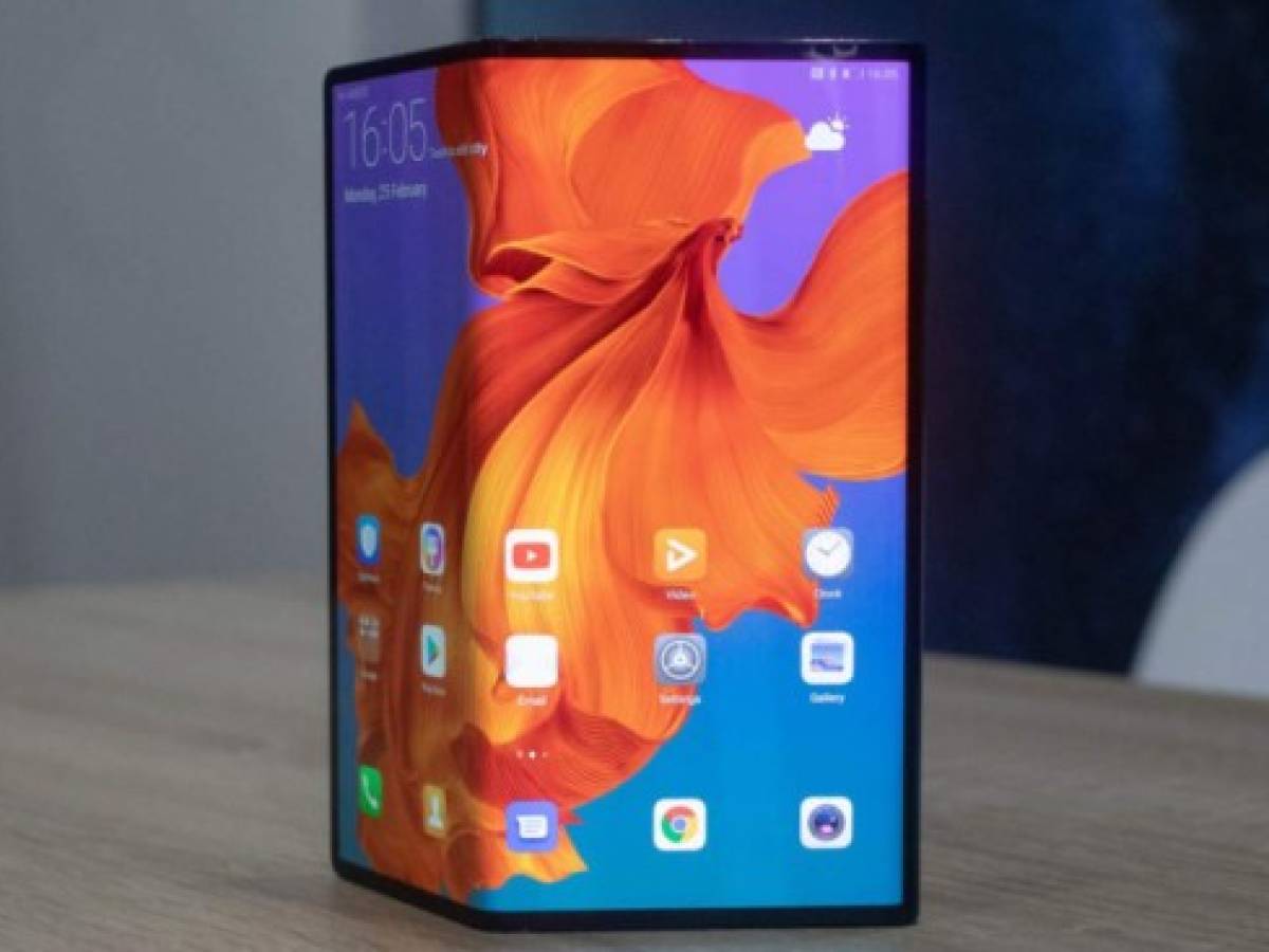 Huawei retrasa lanzamiento de su primer celular plegable