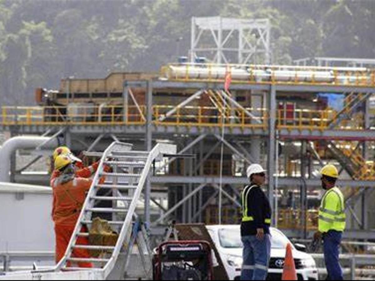 Minera canadiense pide suspender contratos a 7.000 empleados en Panamá