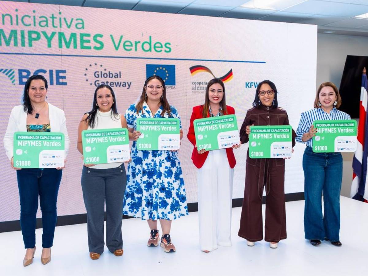Empresarias reciben fondos para implementar proyectos con enfoque sostenible