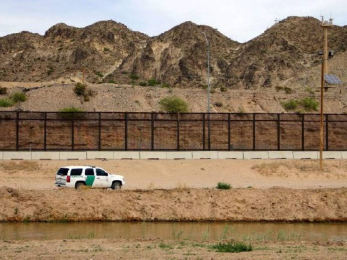 Arizona y Texas desplegarán 400 militares en la frontera con México