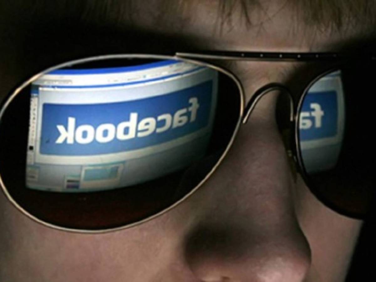 Presentan un recurso colectivo contra Facebook