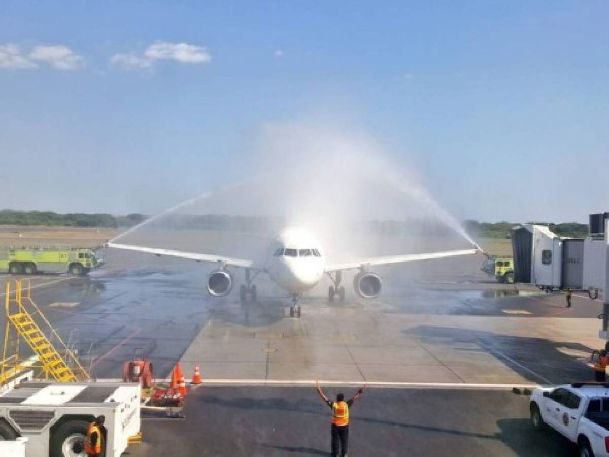 Volaris Costa Rica inaugura vuelo directo San Salvador - NY