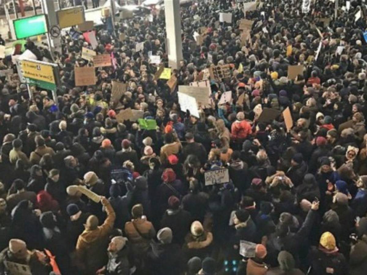 Trump sufre primera derrota judicial por decreto antiinmigración