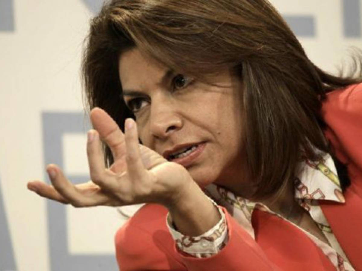 Costa Rica: Chinchilla firma ley que abre puerta a uniones gay
