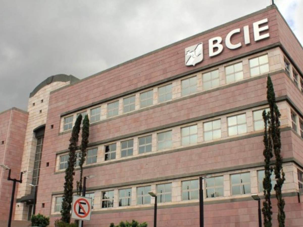 SyP mejora la calificación crediticia del BCIE