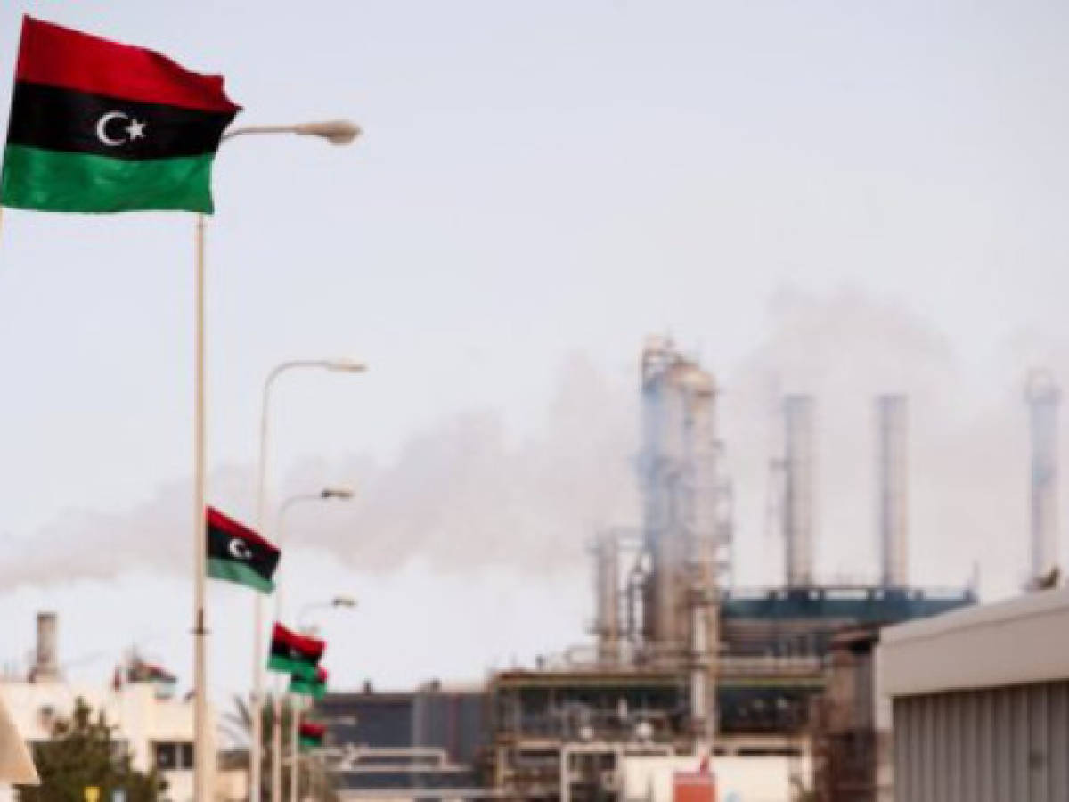 Muerte de Kadhafi impulsará producción petrolera en Libia