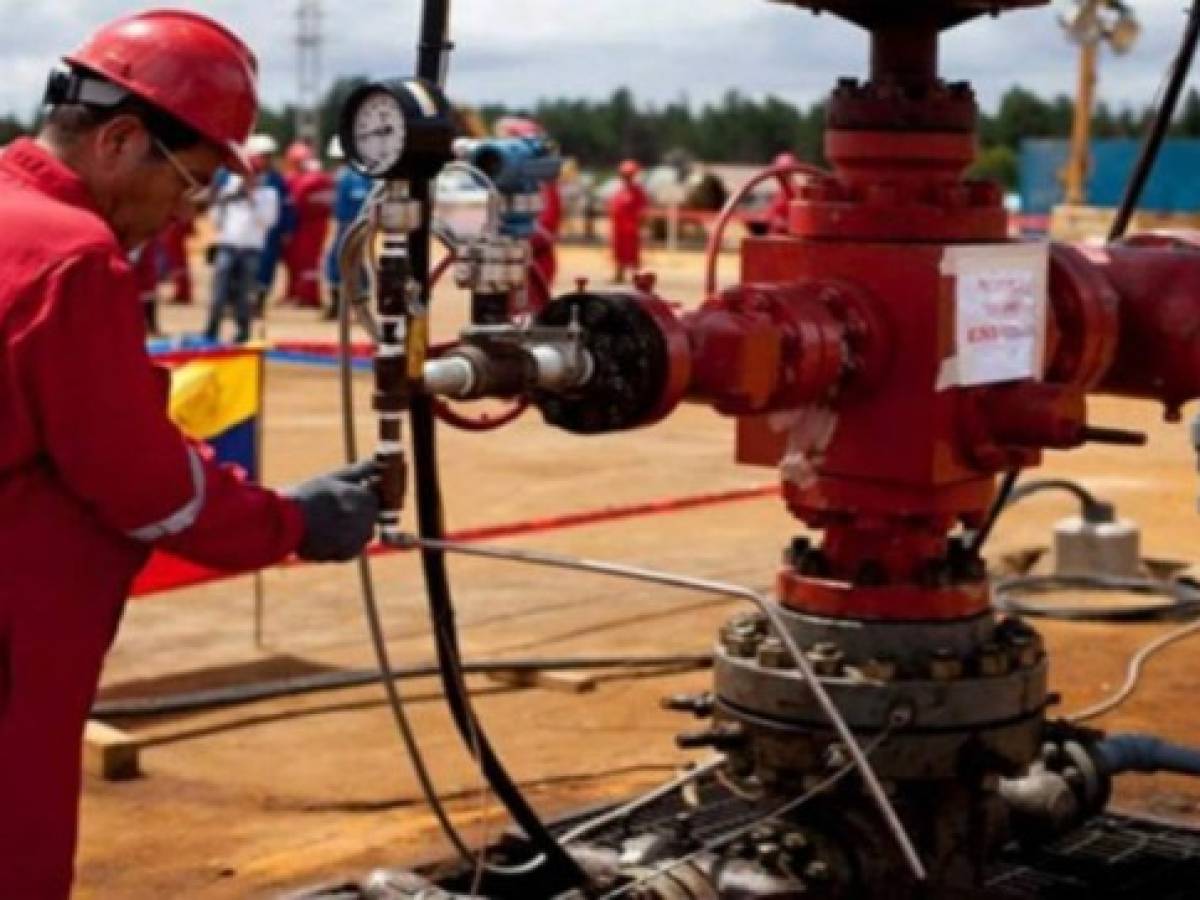 PDVSA y la rusa Rosneft firman acuerdos en sectores petrolero y gasífero
