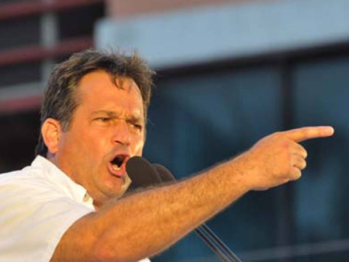 Juan Carlos Navarro lidera encuestas en Panamá