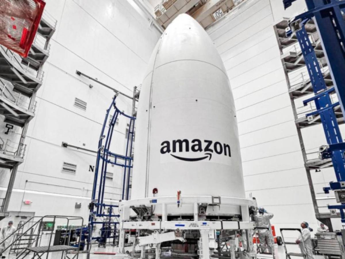 Amazon lanza sus dos primeros satélites de prueba para suministrar Internet