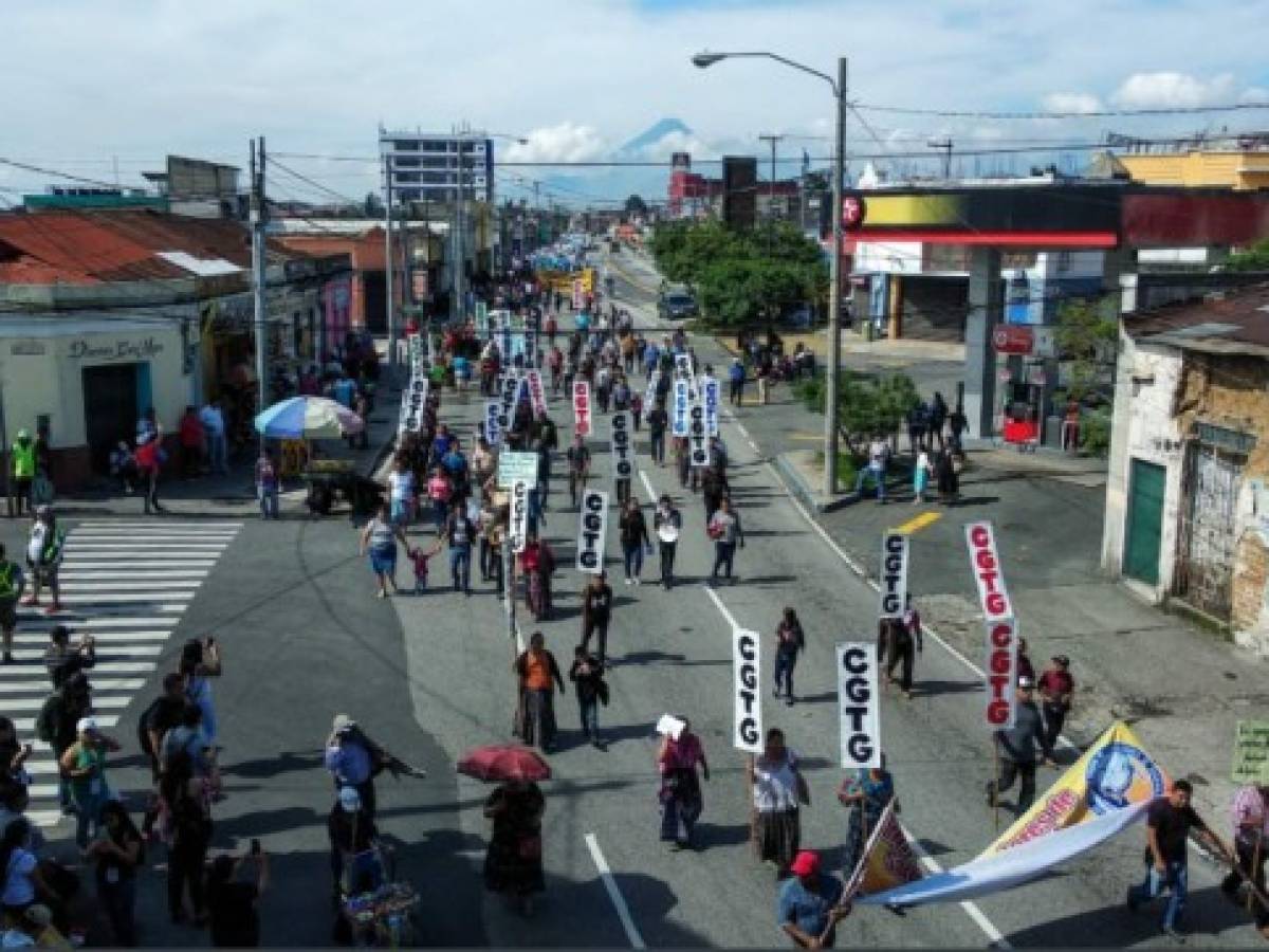 Guatemaltecos salen a las calles para exigir mejoras laborales