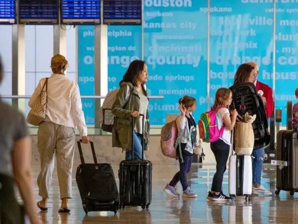 EEUU: Cancelaciones de vuelos complican el “puente” a miles de estadounidenses