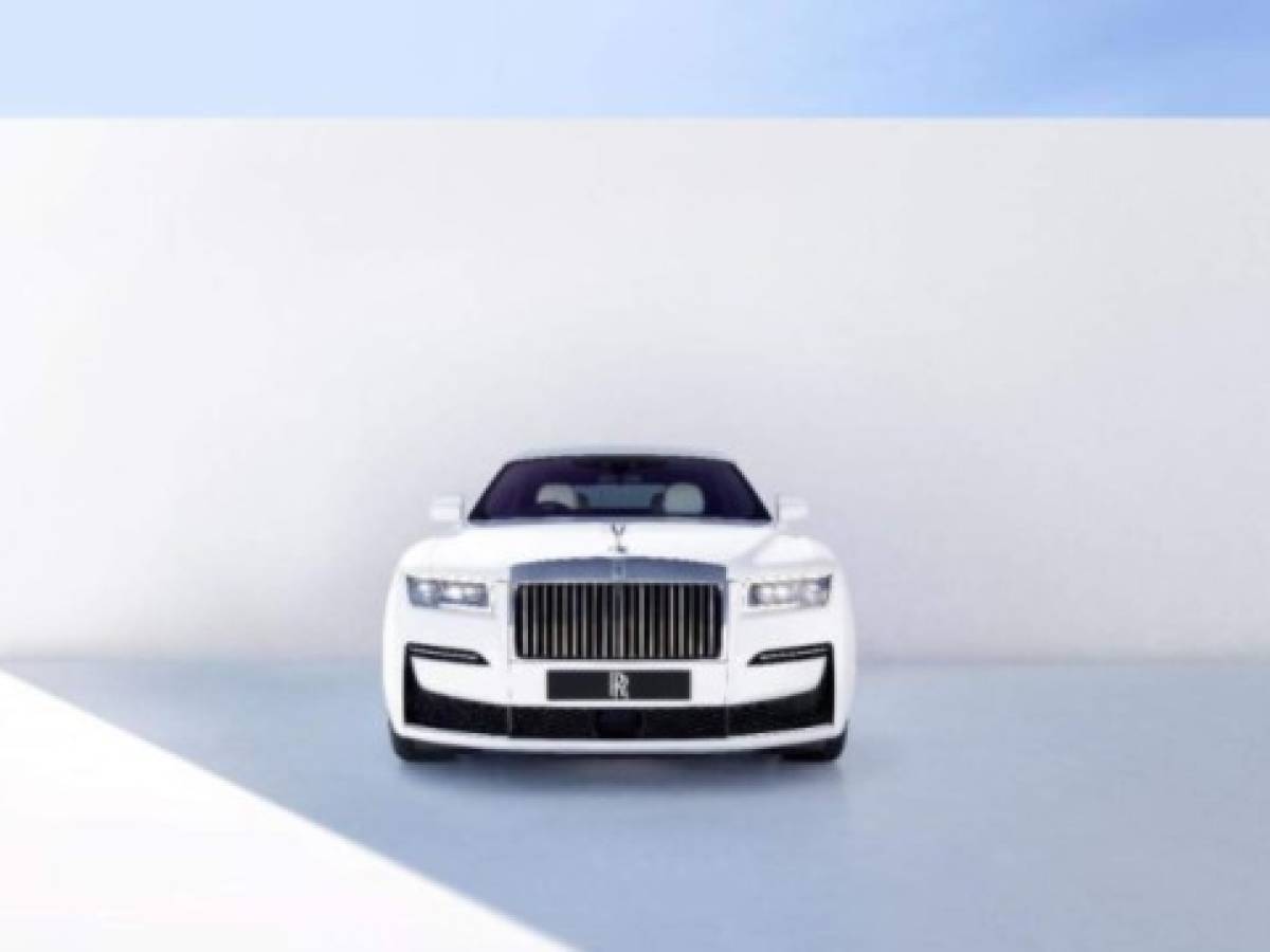 Rolls-Royce lanza un nuevo auto de lujo en medio de la pandemia