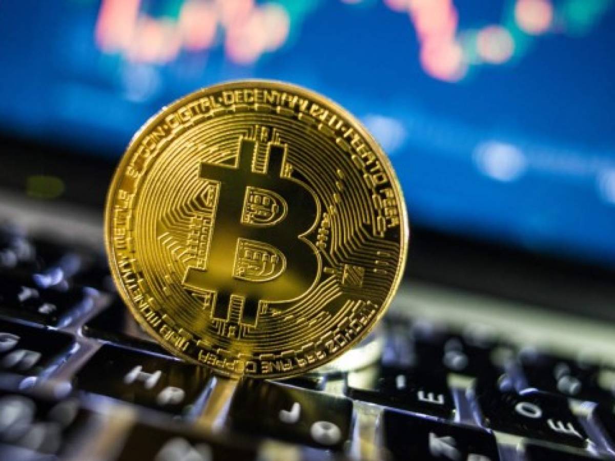 Bitcoin, con cotización récord y supera los US$60.000