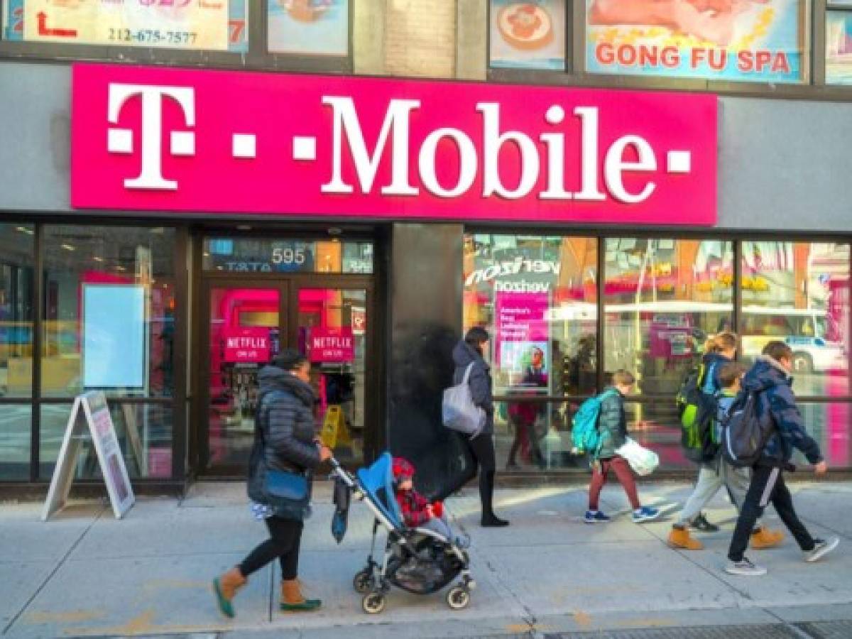 T-Mobile dice que 40 millones de clientes fueron afectados por hackeo