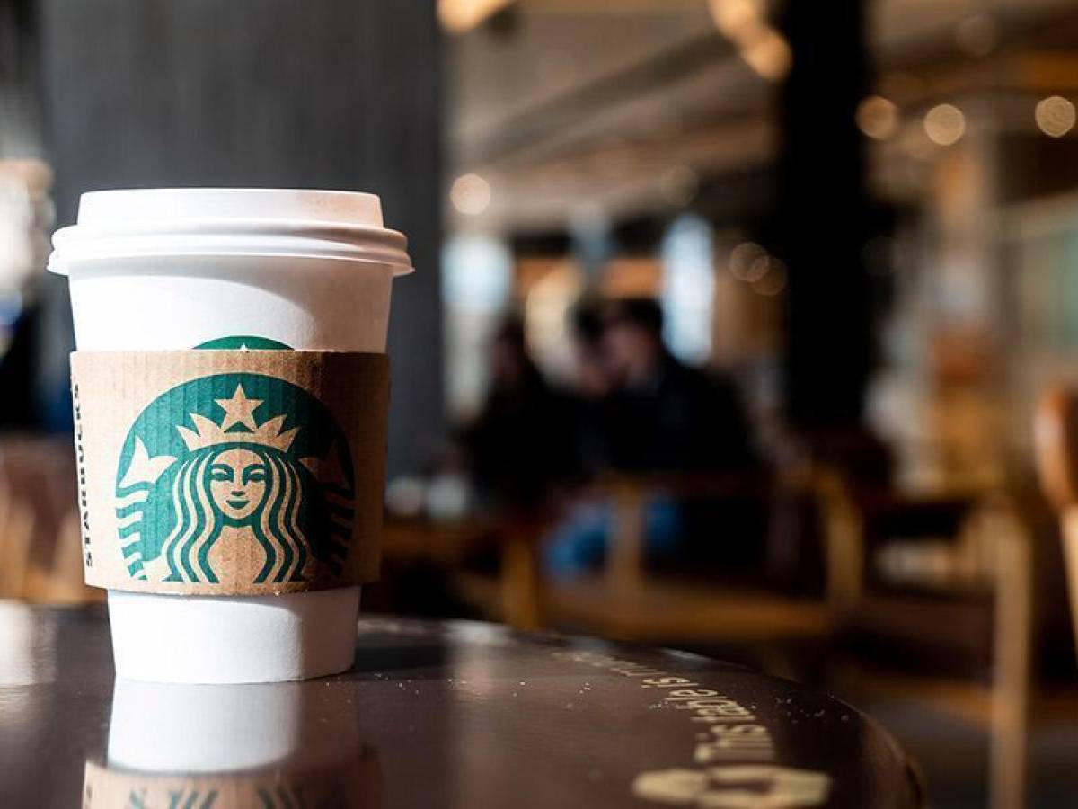 Cuántos cafés latte de Starbucks se pueden comprar con el salario mínimo de los países de Centroamérica