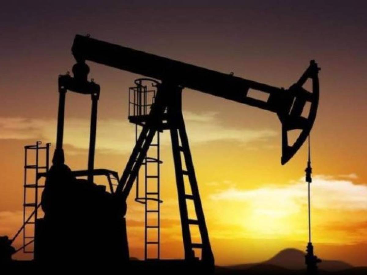 Suben precios del petróleo a su mayor nivel de seis meses